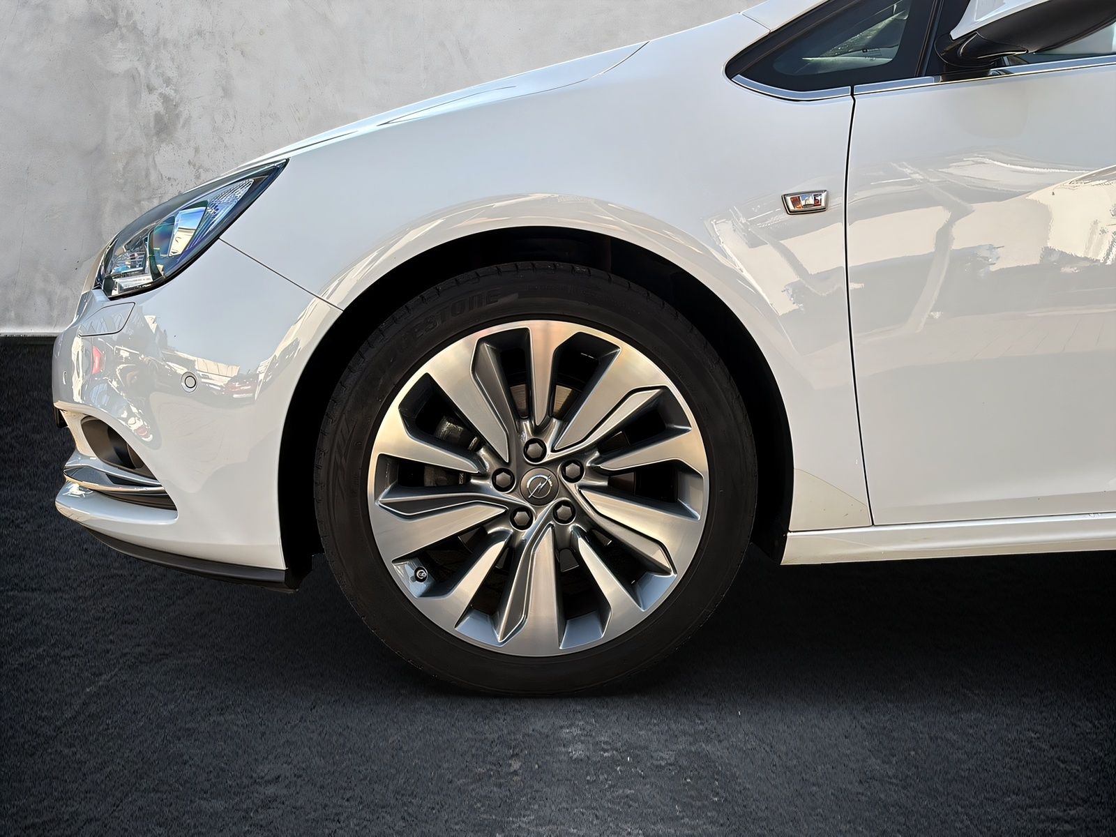 Fahrzeugabbildung Opel Cascada 1.4i INNOVATION NAVI LEDER XENON RF KAM