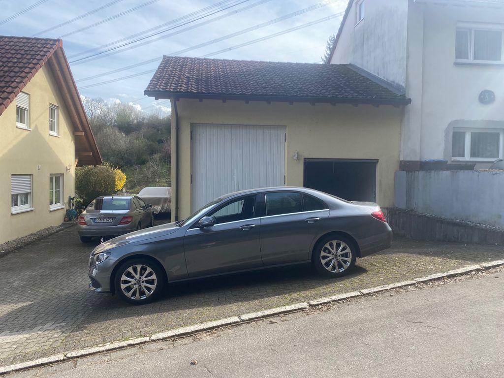 Image of Mercedes-Benz E 220