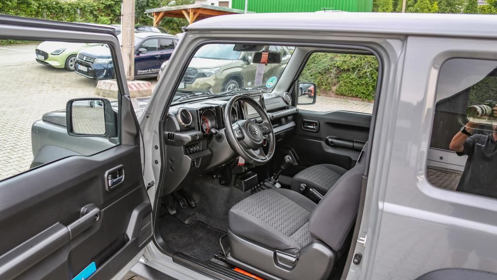 Autohaus Zimpel - Suzuki JIMNY 1,5 Comfort+ Allgrip+Navi+ 4Sitze-AHZV - Bild 8 Autohaus Zimpel - Suzuki JIMNY 1,5 Comfort+ Allgrip+Navi+ 4Sitze-AHZV - Bild 8