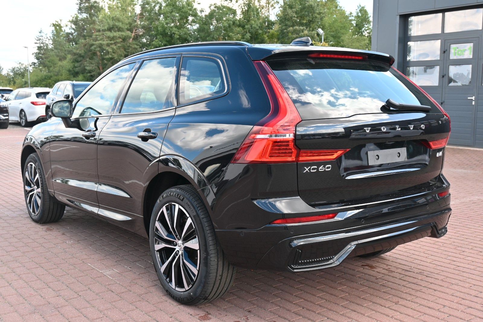 Fahrzeugabbildung Volvo XC60 B4 Diesel Ultimate Dark AWD*360°*AHK*