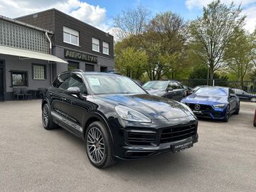 Porsche Cayenne - 1