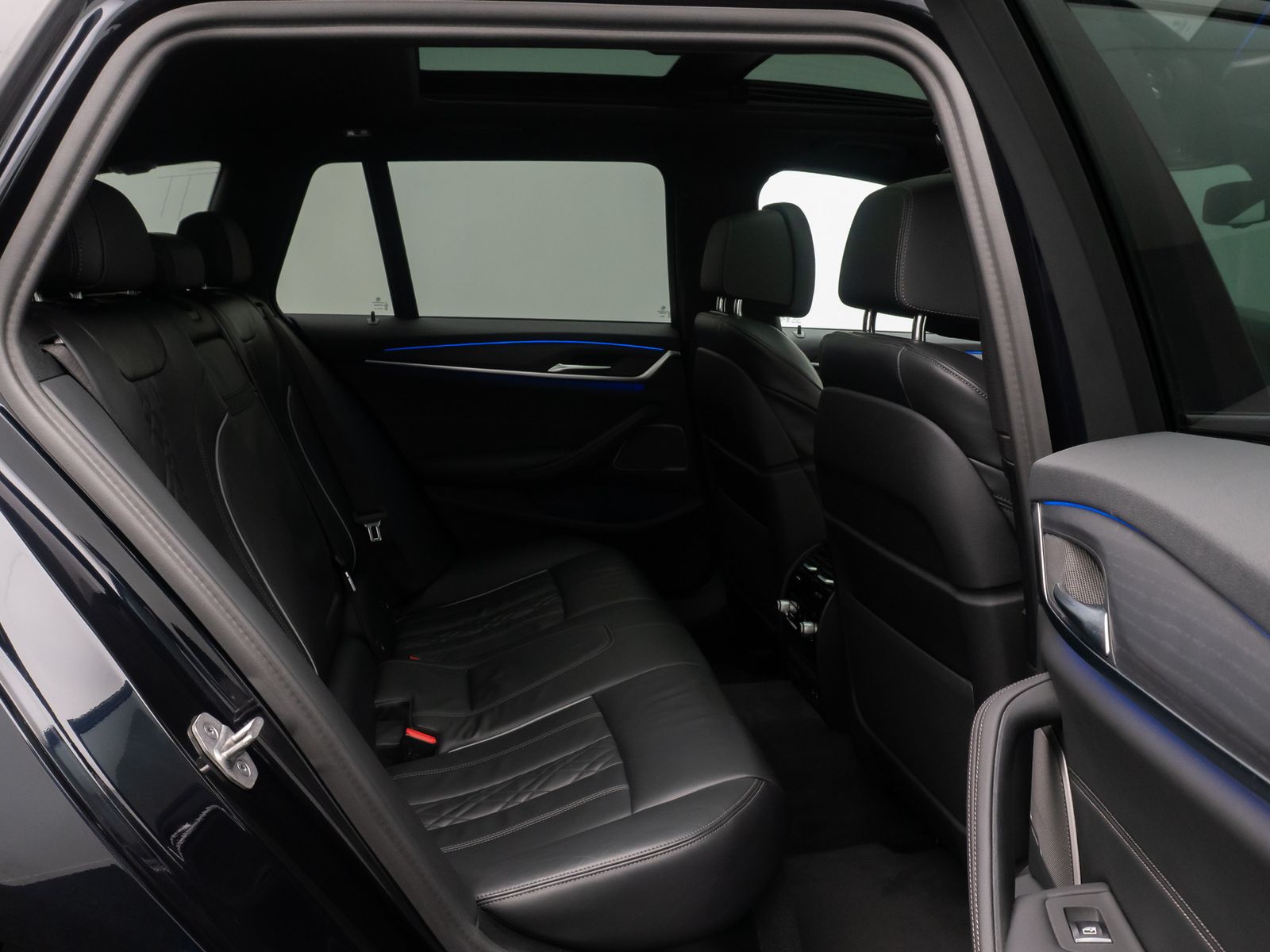 Fahrzeugabbildung BMW 540d xD M Sport Individual DAB AHK HUD H/K 20"