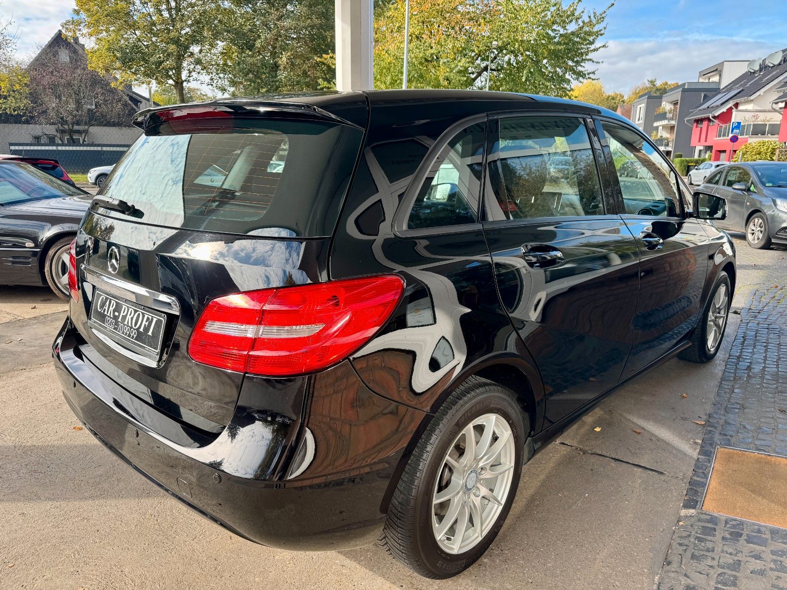 Fahrzeugabbildung Mercedes-Benz B 180 Autom. Navi/Bluetooth/PDC/2.Hand