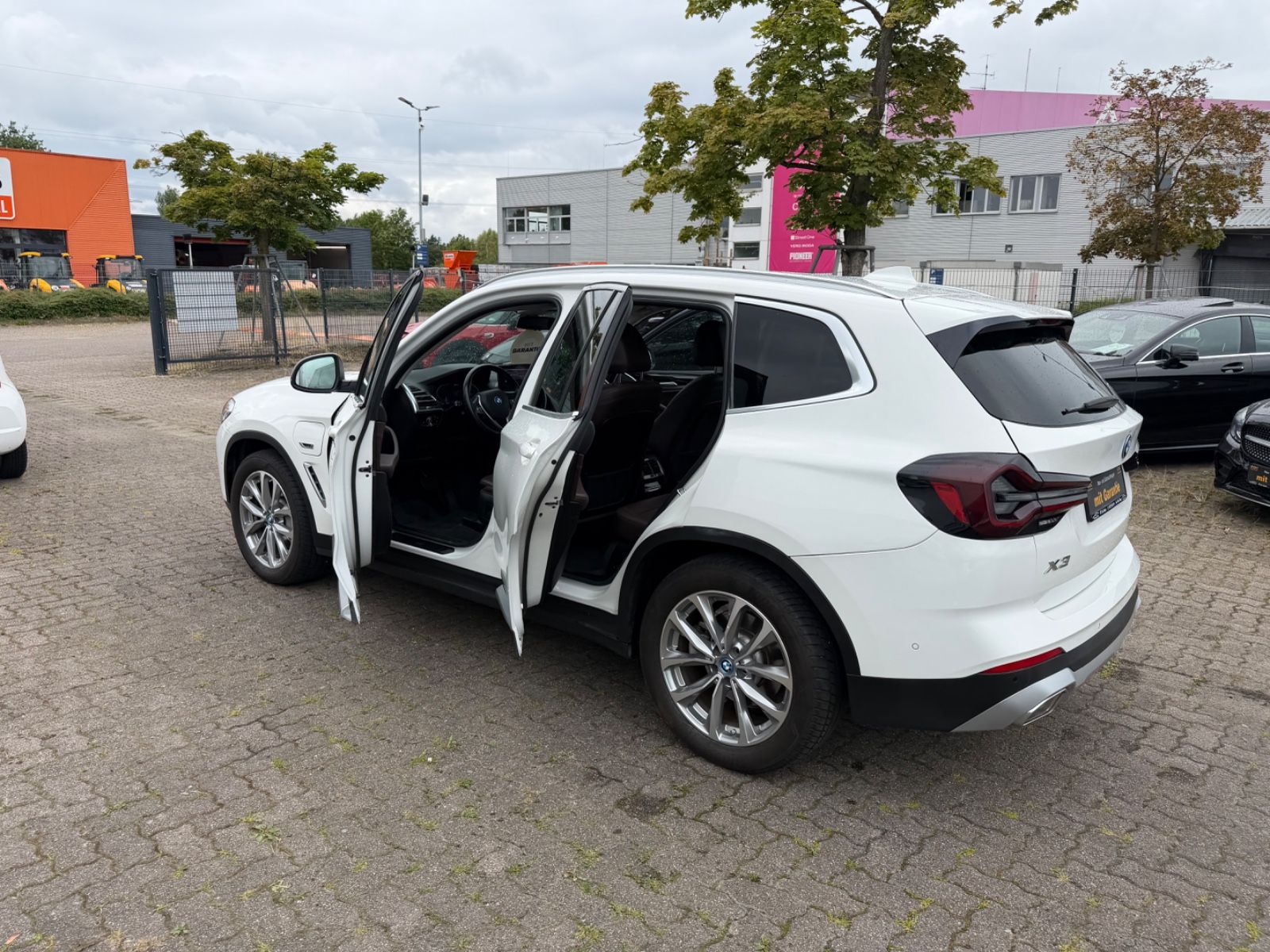 BMW X3 xDrive 30 e/ X-line e-Electro/hybrid/Benzin imagem 3