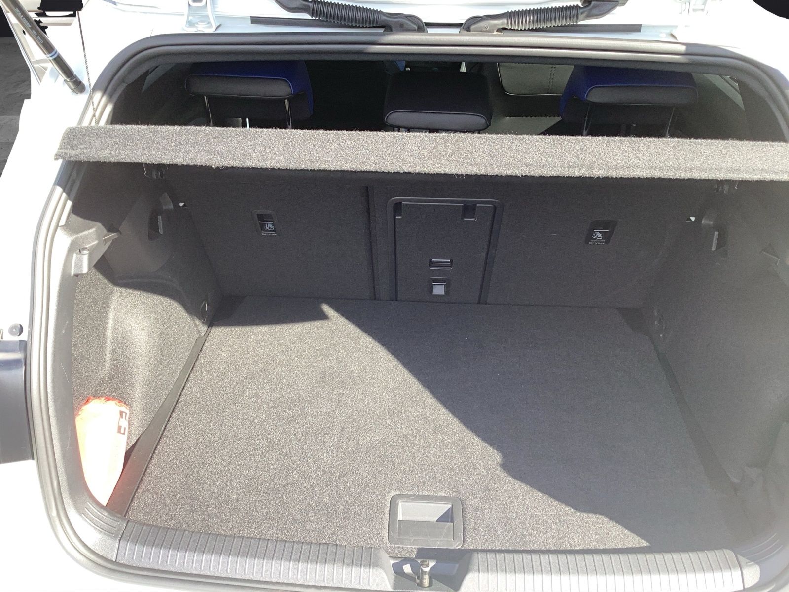Fahrzeugabbildung Volkswagen Golf VIII R DSG 4M Black-Stye Matrix Akrapovic H