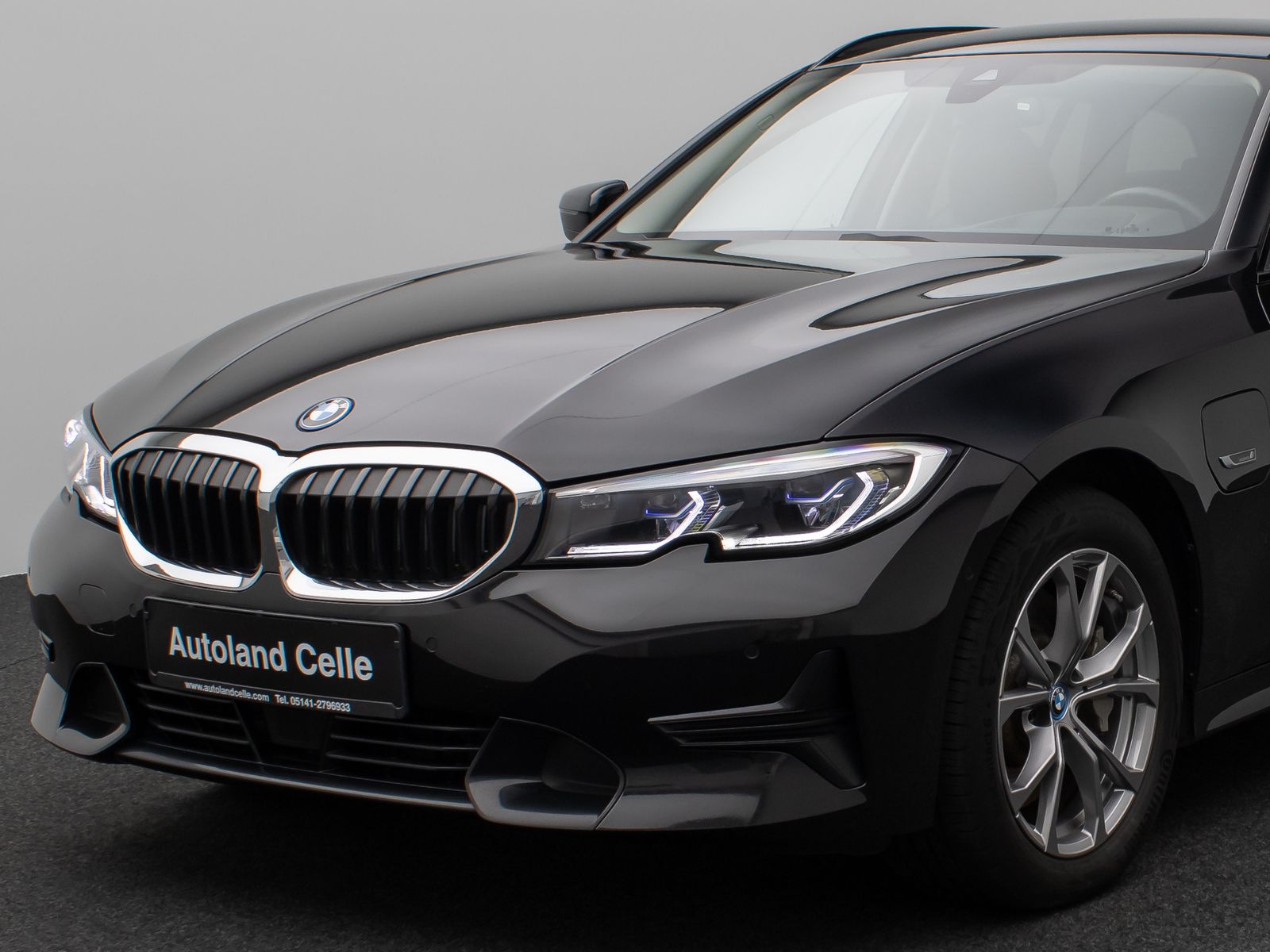 Fahrzeugabbildung BMW 330e xD Sport Line Kamera Laser HUD DAB HiFi AHK