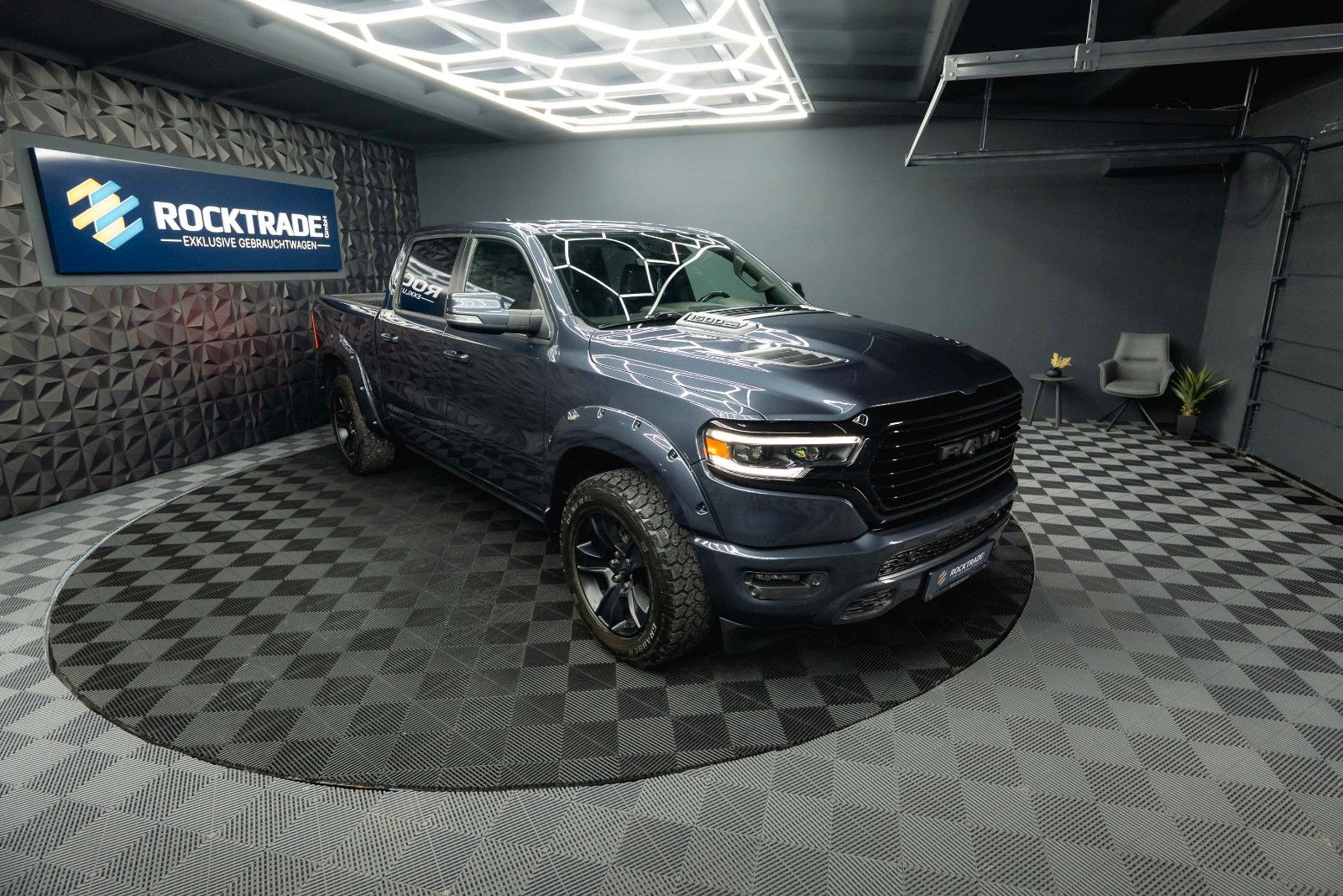Fahrzeugabbildung Dodge RAM 5.7 V8 HEMI 4x4 OFFROAD Night Limited 19%
