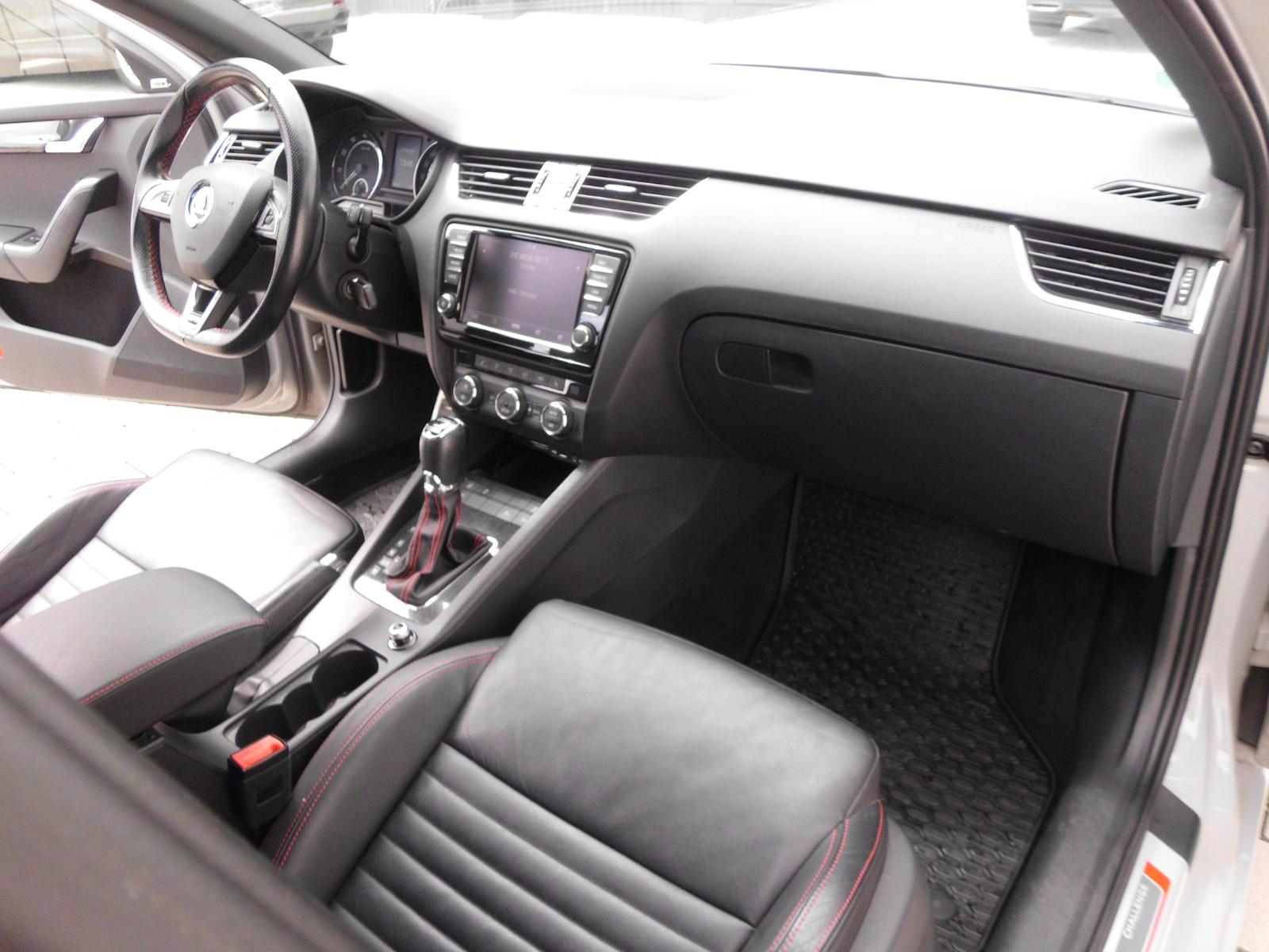 Skoda Octavia Combi RS 2.0 220ch - 2 ème main - Carnet entretien - Pneus été - Régulateur de vitesse - Navi