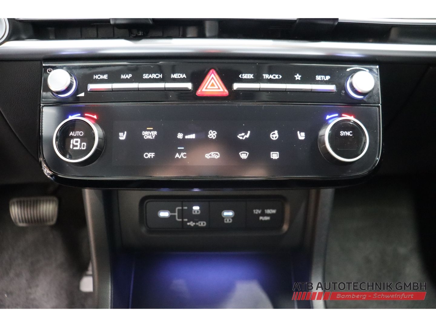 Fahrzeugabbildung Hyundai Tucson Trend PHEV 1.6 T-GDi 6-AT 4WD Navi Digita