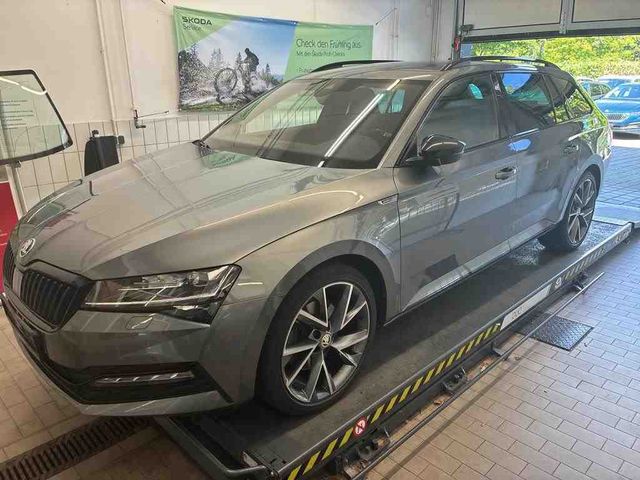 Superb Combi 2.0TDI Sportline 4x4 KAM+NAVI+ACC
