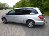 Chrysler Grand Voyager 7x Sitzplätze a.AHK 1.600 kg - silberne Chrysler Grand Voyager
