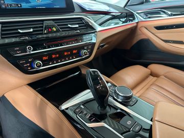 Fahrzeugabbildung BMW 530d xD Luxury Line ACC HUD Kamera Panorama DAB