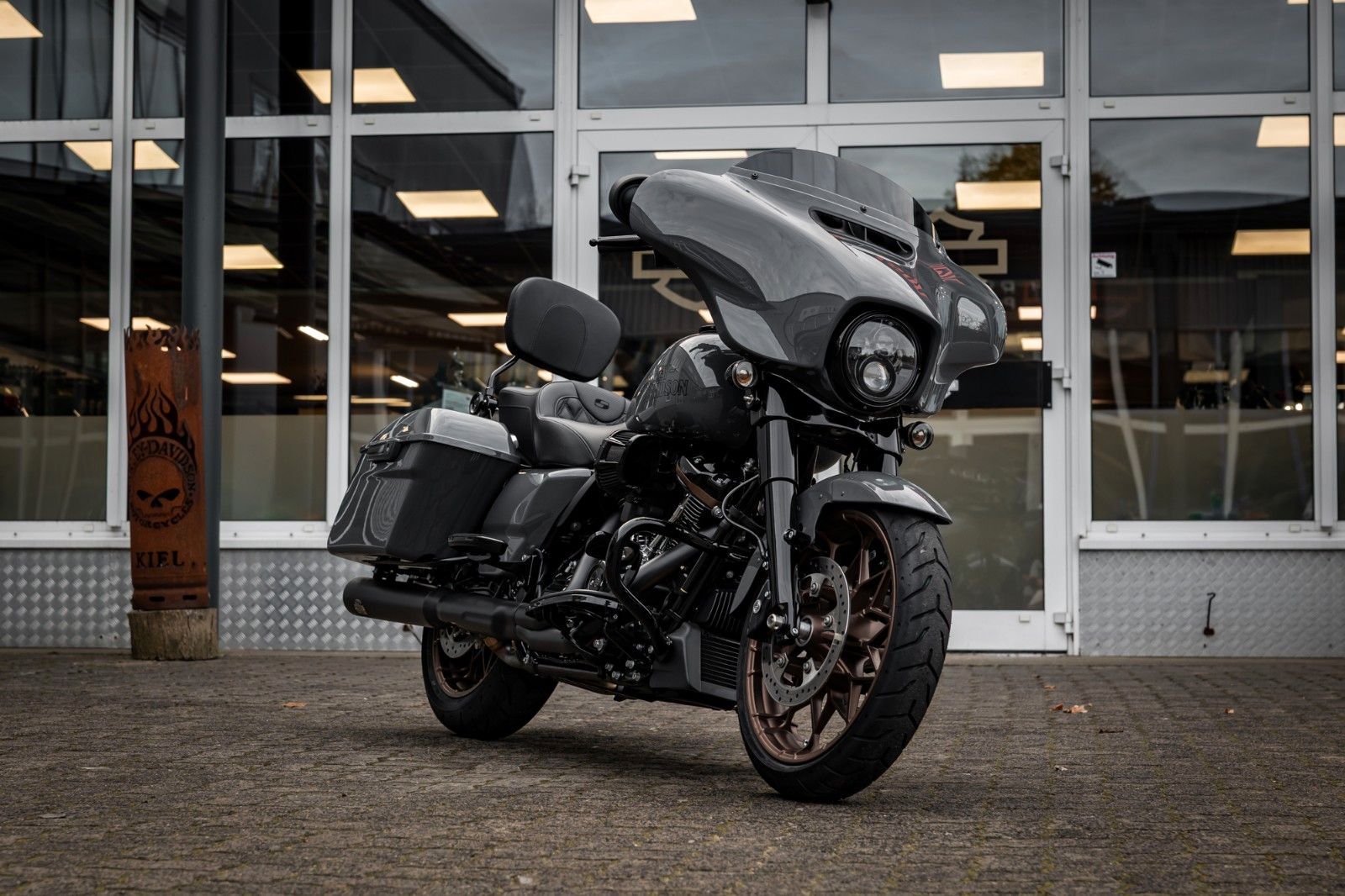 Fahrzeugabbildung Harley-Davidson FLHXST STREET GLIDE ST 117 - Jekill & Hyde -