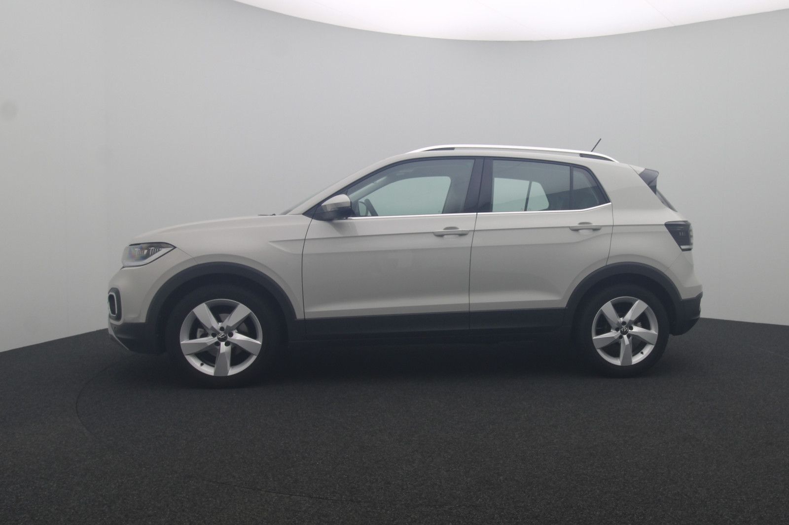 Fahrzeugabbildung Volkswagen T-Cross Navi LED AppleCar Einparkhilfe v+h