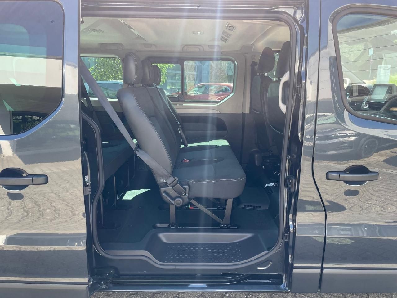 Fahrzeugabbildung Renault Trafic Combi dCi 150 EDC L2H1
