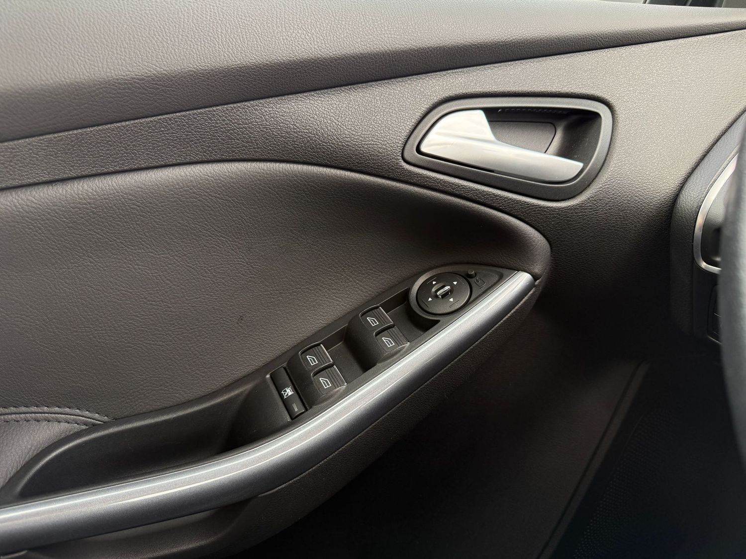 Fahrzeugabbildung Ford Focus 2,0 TDCi, TITANIUM, Automatik, Klima, PTS,