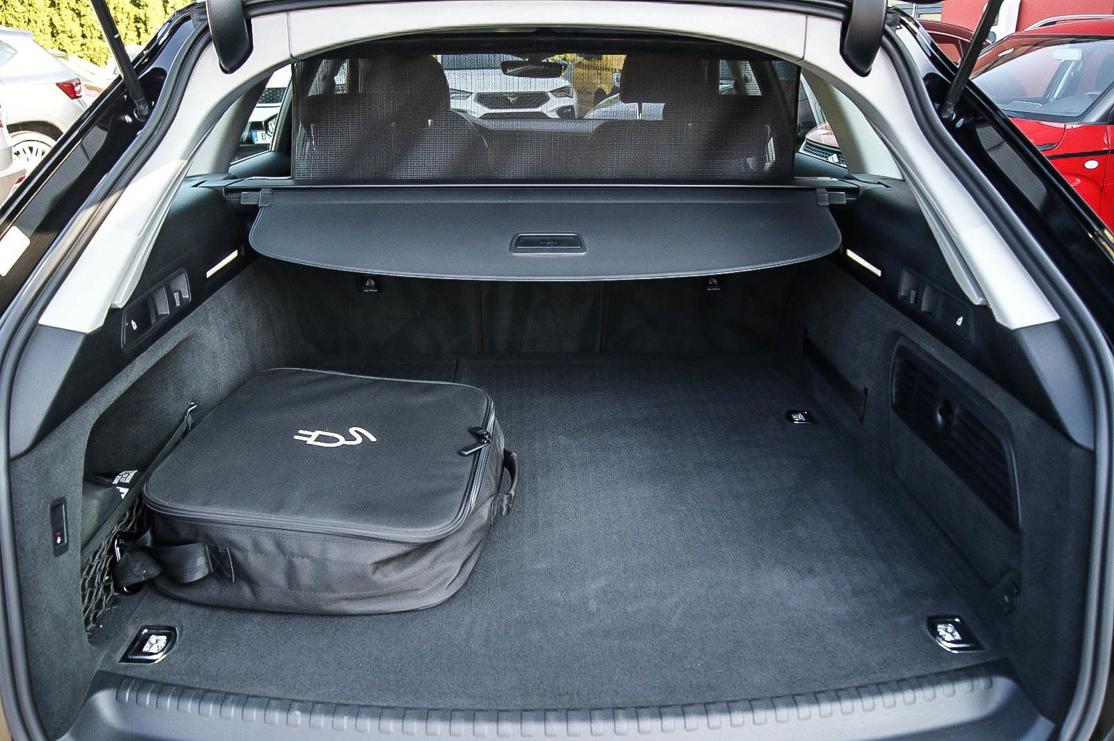 Fahrzeugabbildung Audi A6 Avant 50 TFSI e quattro S-LINE MATRIX ANHZV