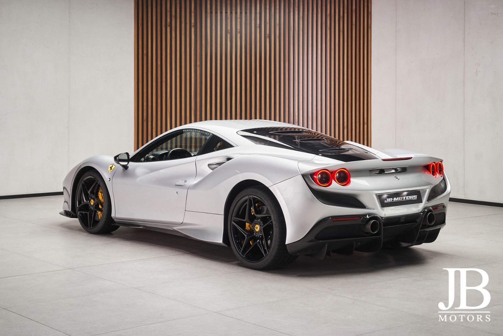 Fahrzeugabbildung Ferrari F8 Tributo Carbon Lift Racing Seat CarPlay