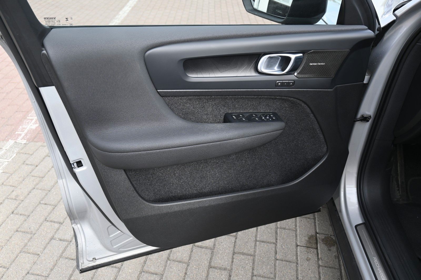 Fahrzeugabbildung Volvo XC40 BEV Ultimate Extend.Range*PANO*RW 565KM*