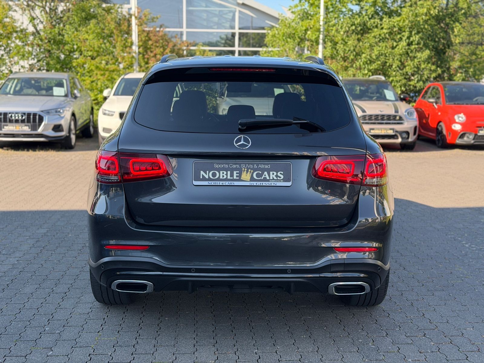 Fahrzeugabbildung Mercedes-Benz GLC 200 4Matic AMG Line AHK LED NAV SHZ 19"