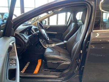 Volvo XC60 Momentum AWD *BI-XENON*PANO*NAVI*PDC*AHK*