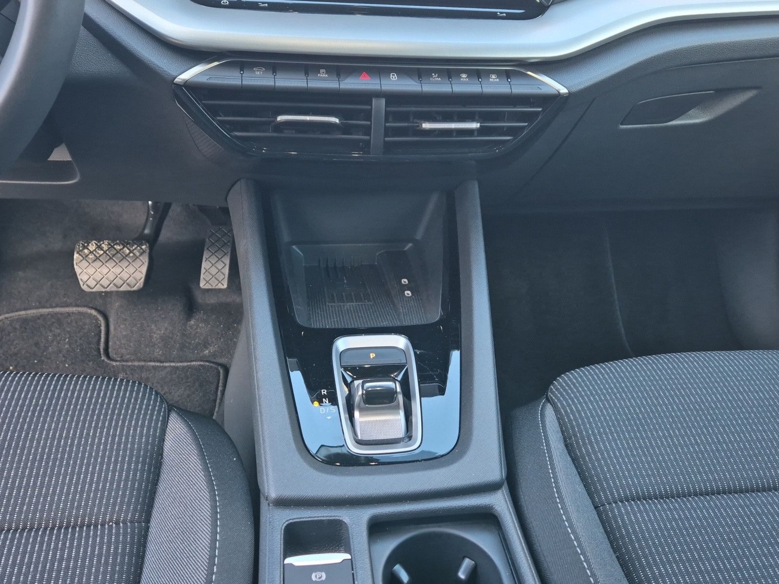 Fahrzeugabbildung SKODA Octavia Combi 1.5 TSI Selection/ACC/AHK/LED