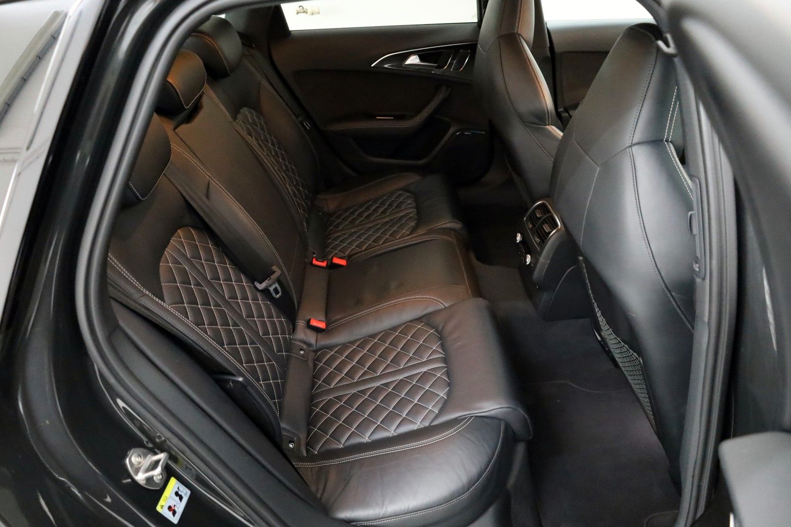 Fahrzeugabbildung Audi S6 Avant 4.0 TFSI quattro Leder,Navi,Matrix-LED