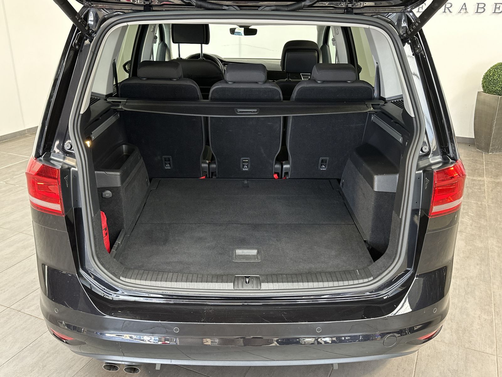 Fahrzeugabbildung Volkswagen Touran 2.0 TDI DSG Highline NAV+LED+ACC+KAM+17ZO