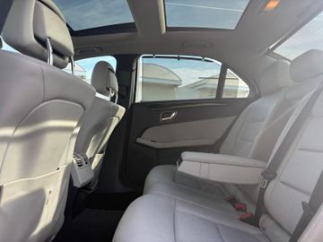 Mercedes E 220 - 12