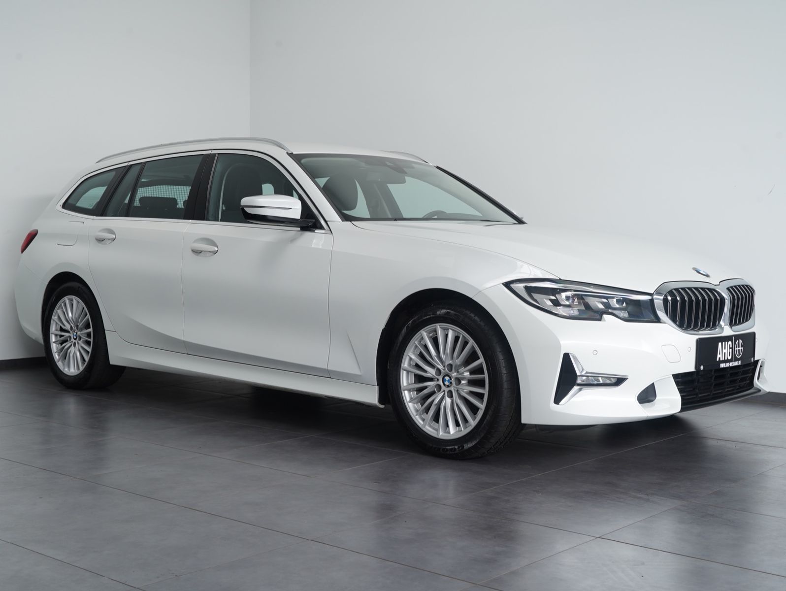 Fahrzeugabbildung BMW 320 d xDrive Touring Luxury Line