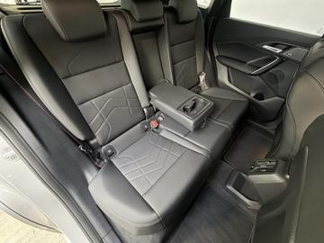 2026 BMW IX1 缩略图 24
