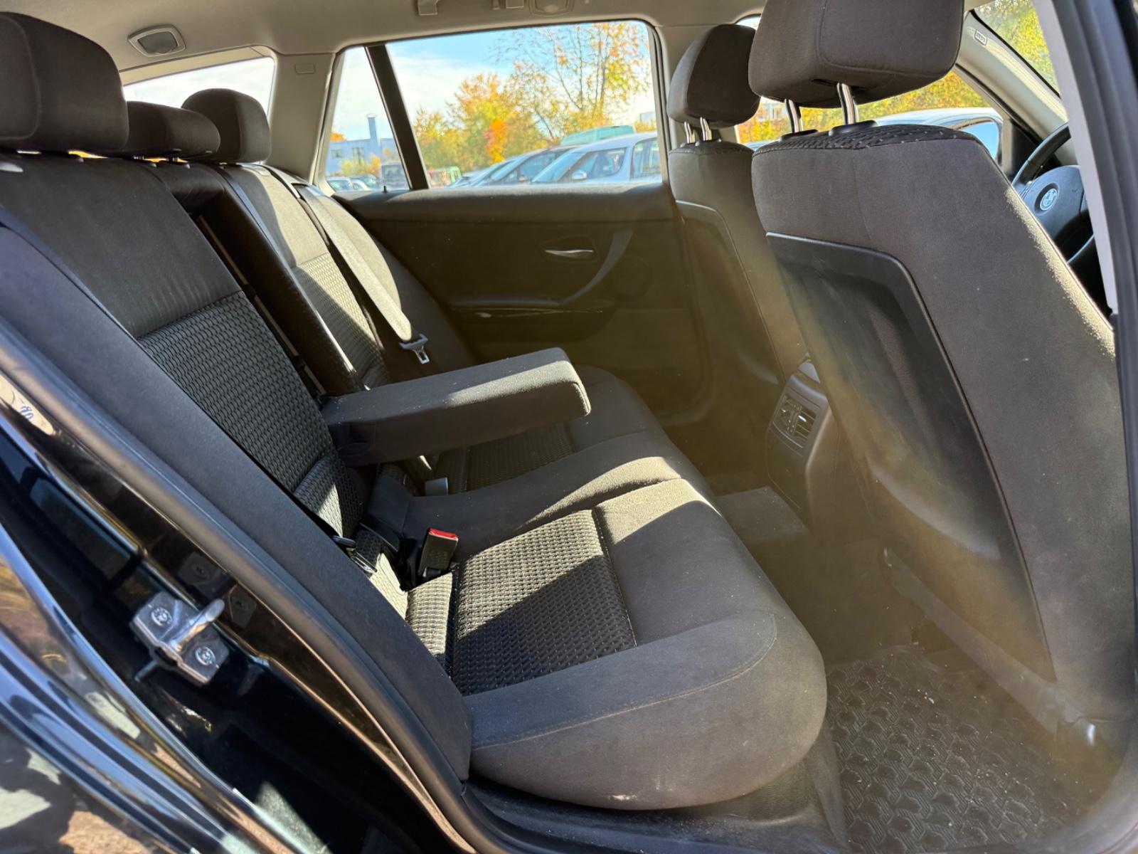 BMW 320 2012 — photo 18