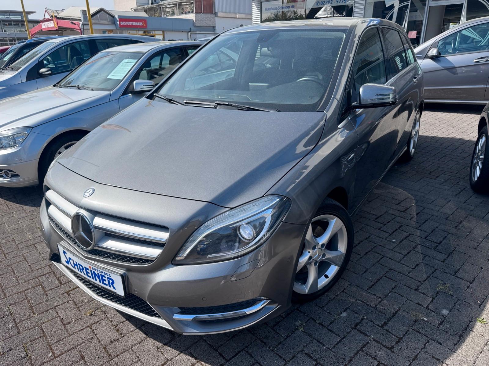 Mercedes-Benz B 180 Edition 1 *LEDER*Kamera*Bi-Xenon*