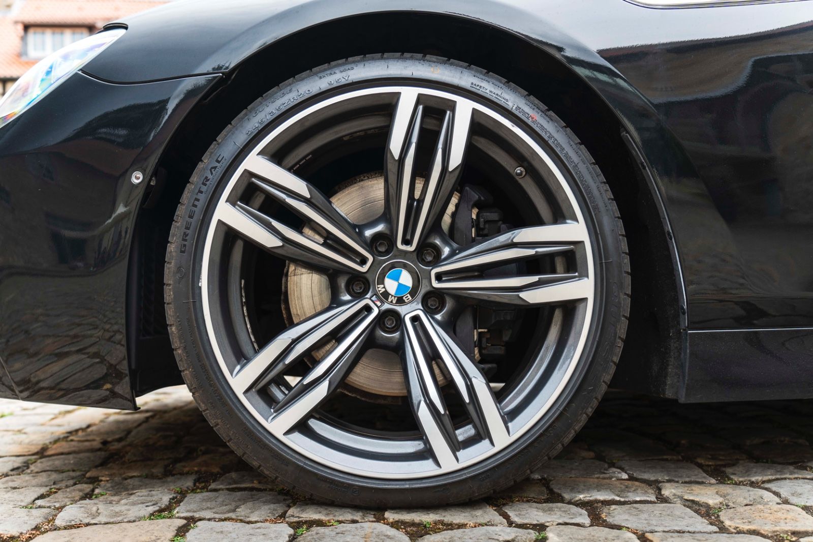 Fahrzeugabbildung BMW 650i xDrive Coupé M-SPORTPAKET HUD H&K LED KAM