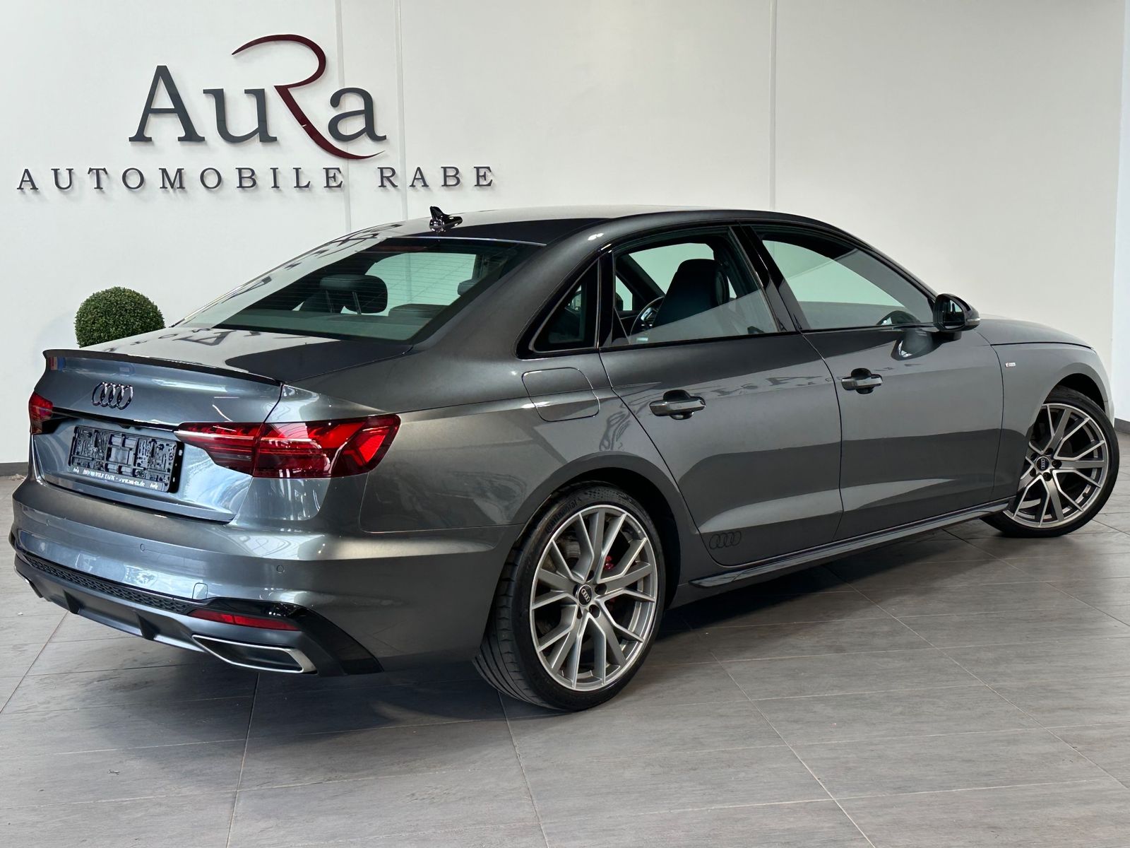 Fahrzeugabbildung Audi A4 40 TDI S-Line Black NAV+LED+PANO+AHK+KAM