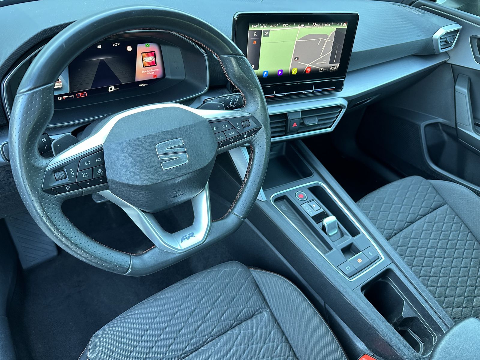 Fahrzeugabbildung SEAT Leon SpT 2.0 TDI DSG FR NAV+LED+AHK+ACC+18ZO+1HD