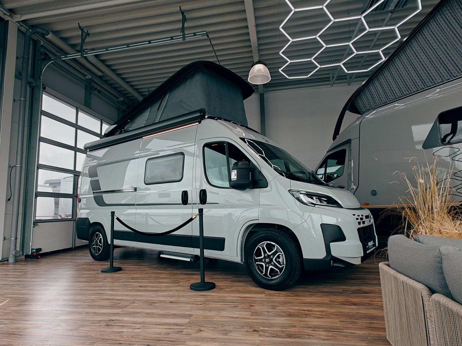 Fahrzeugabbildung HYMER / ERIBA / HYMERCAR HYMER REDWOOD 600 TRAIL 2026