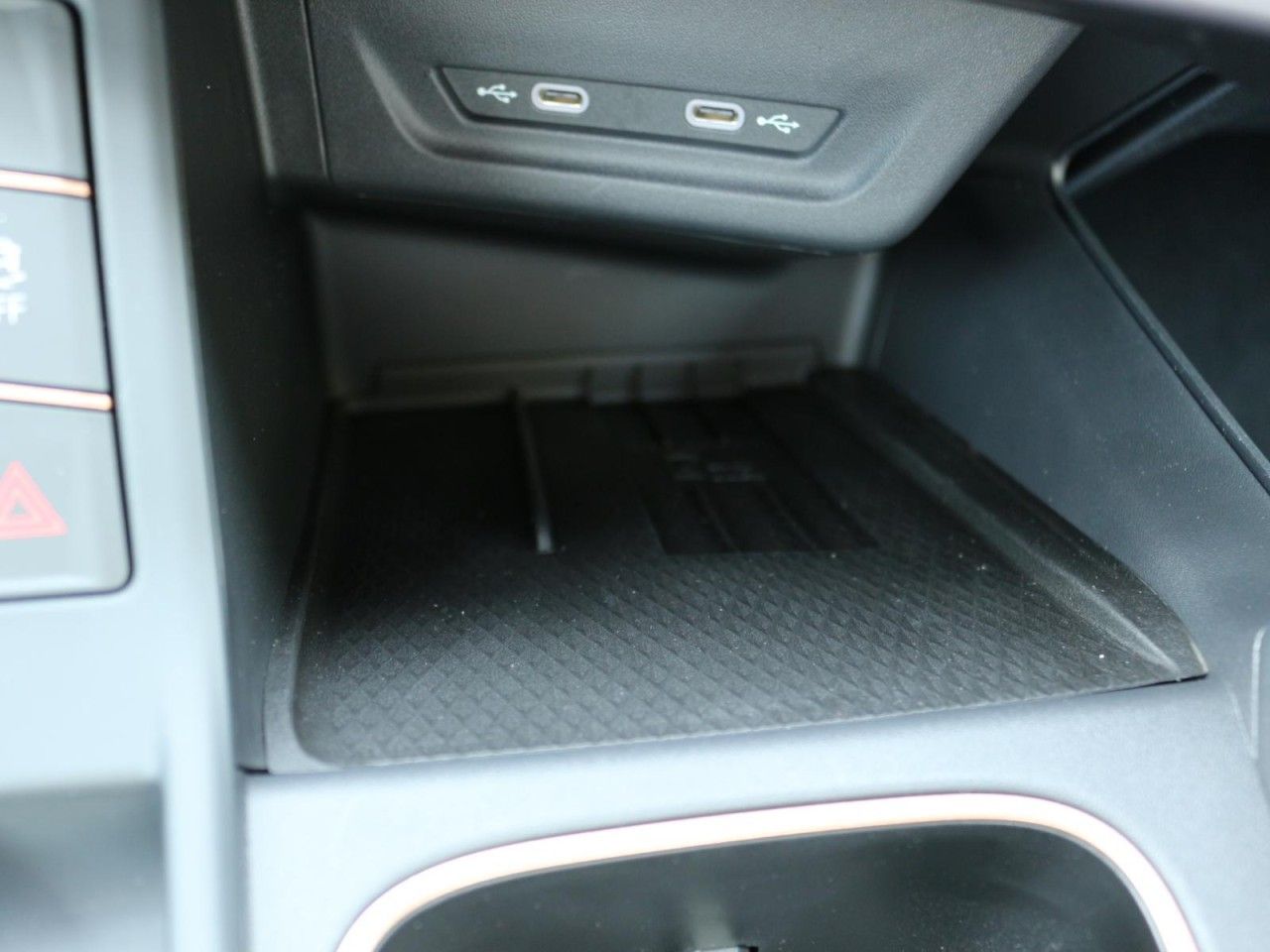 Fahrzeugabbildung CUPRA Terramar VZ 1.5 e-Hybrid DSG
