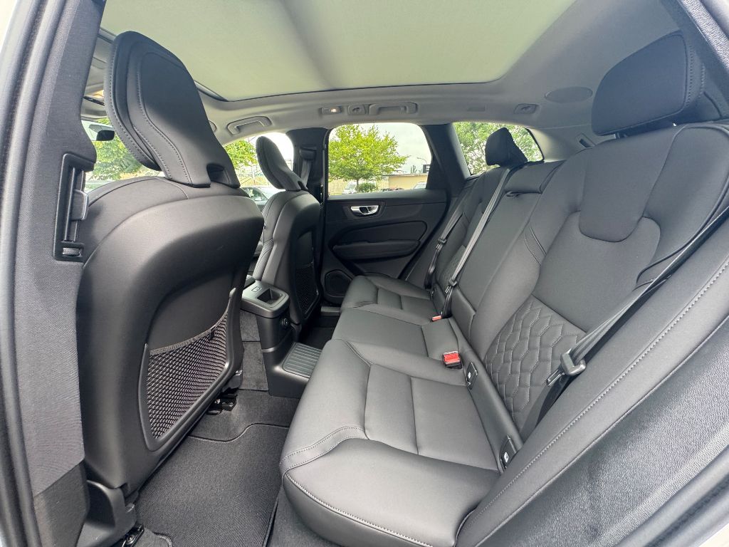 Fahrzeugabbildung Volvo XC60 T6 AWD Plus Dark+LagomPak+AHZV+SOFORT