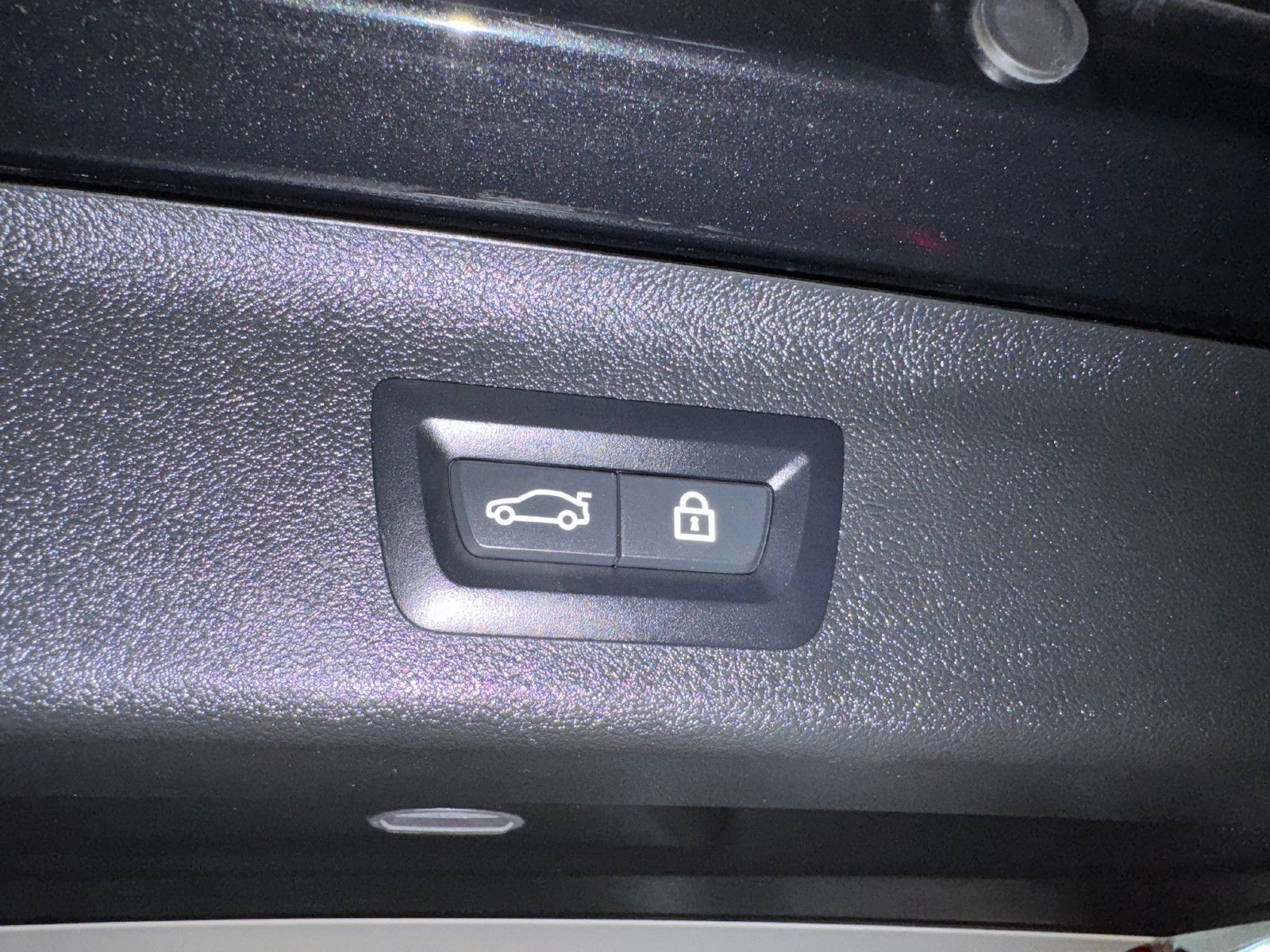Fahrzeugabbildung BMW 520 d T LUXURY LINE HUD PANORAMA LASER VOLL