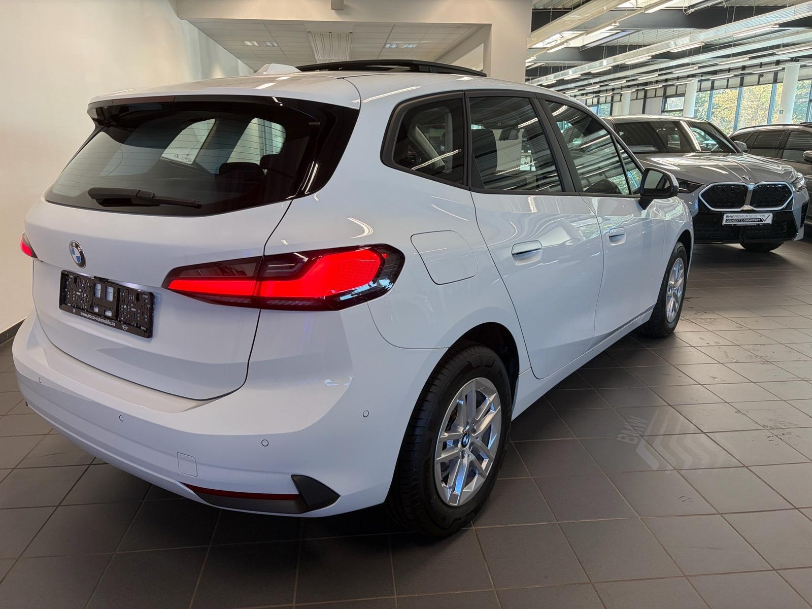 BMW 218i Active Tourer HUD PANO ACC AHK RFK NAVI LM