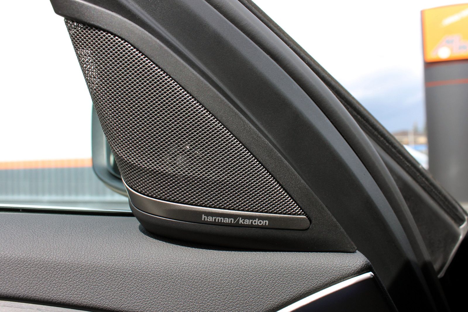 Fahrzeugabbildung BMW 520d Touring Aut. LED ACC KAM PANO HUD AHK StHz
