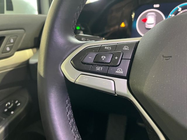 Fahrzeugabbildung Volkswagen Golf 1.5 eTSI DSG LIFE PANORAMA NAVI GJR HUD