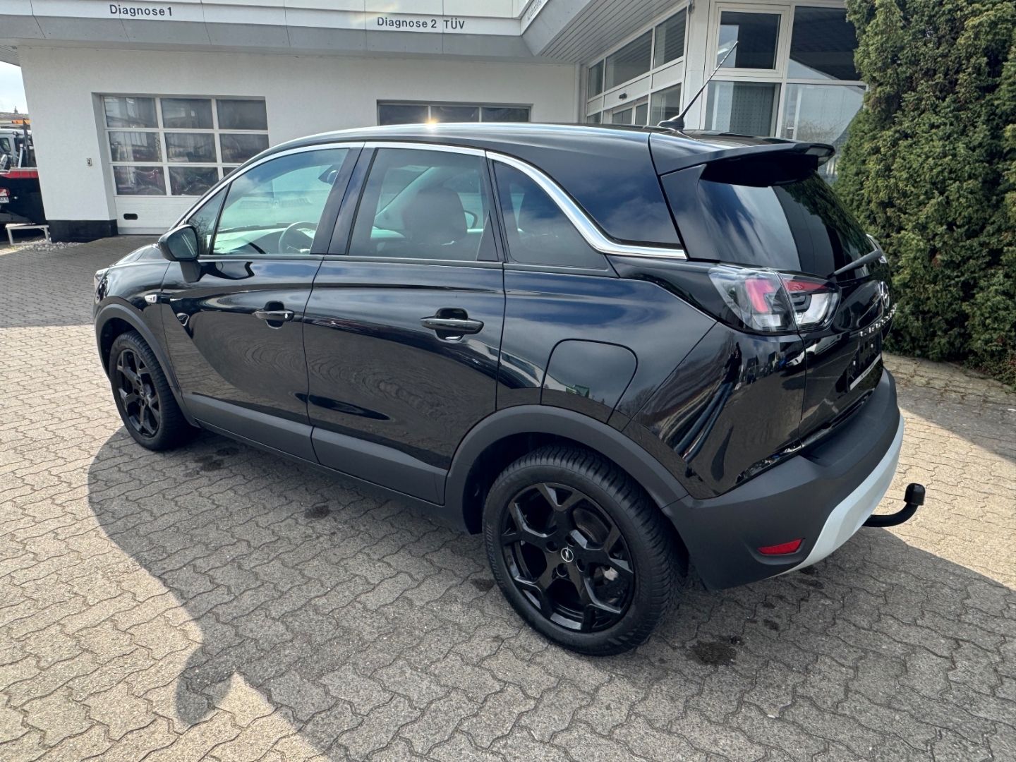 Fahrzeugabbildung Opel Crossland Elegance 1.2 Turbo mit AHK