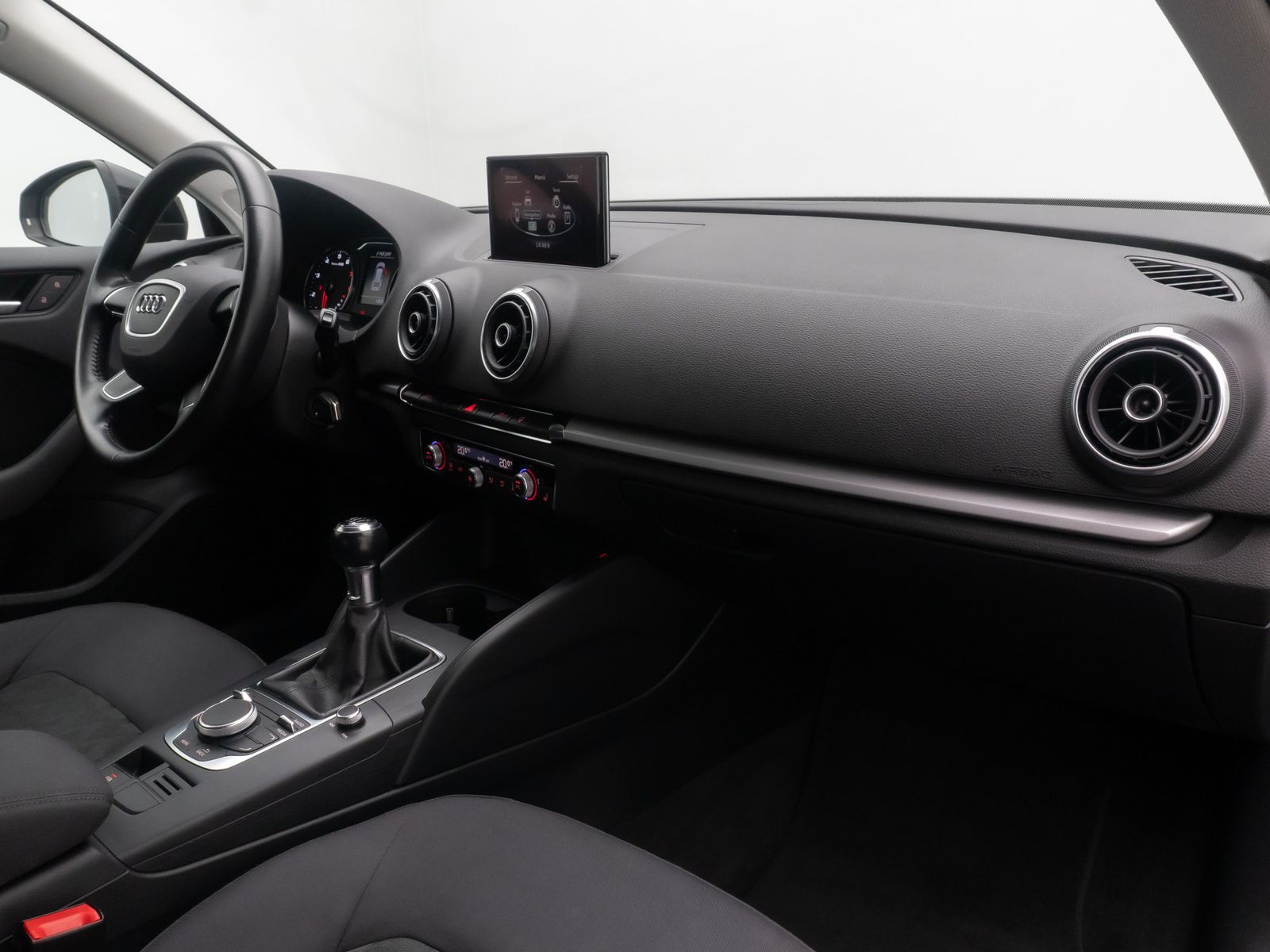 Fahrzeugabbildung Audi A3 Attraction PDC KlimaAut HiFi Sitzheizung LM