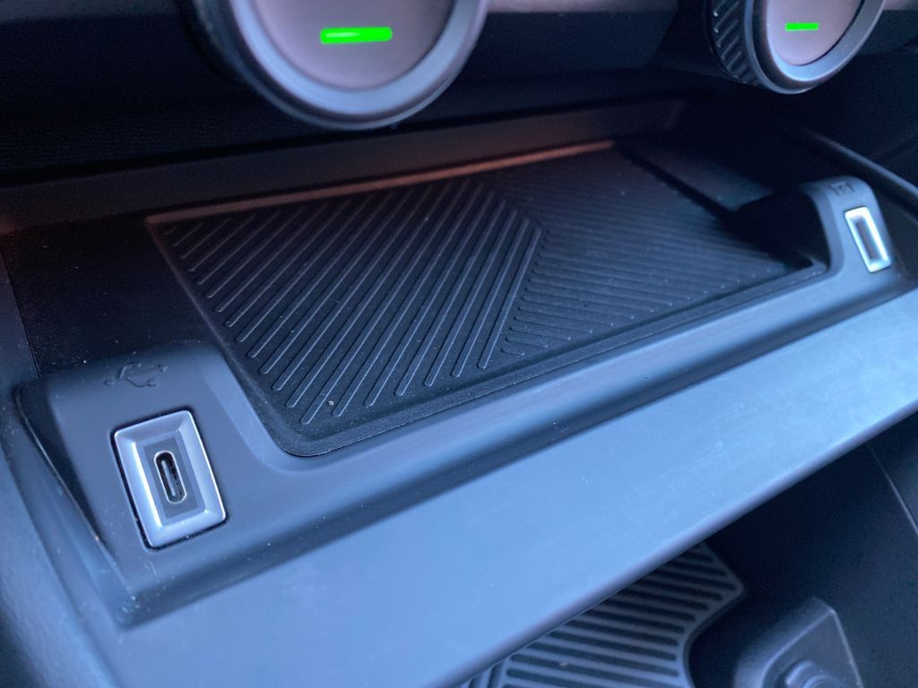 Fahrzeugabbildung Citroën C4 PureTech 130 S&S EAT8 SHINE *Sitzh. vorn*