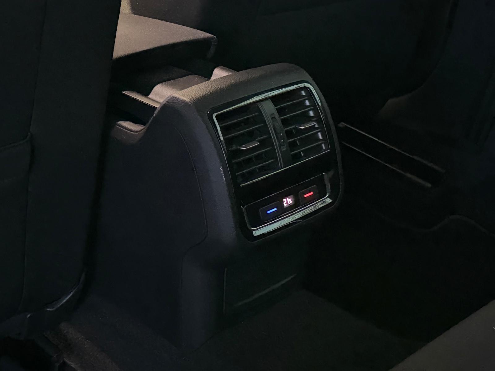 Volkswagen Passat Passat*Variant*2.0 TDI*DSG*R-Line*AHK*CAM*LED*LM, миниатюра 24