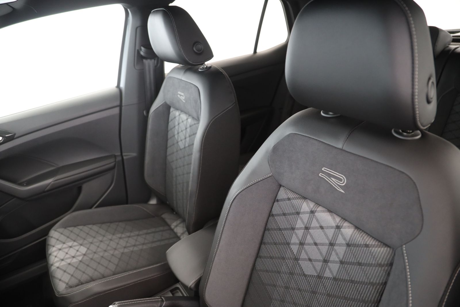 Volkswagen T-Cross - Bild 12