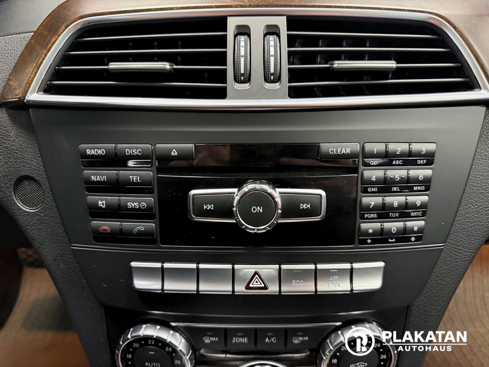 Fahrzeugabbildung Mercedes-Benz C 180CDI T-Model Bi-Xenon Automatik NAVI AHK