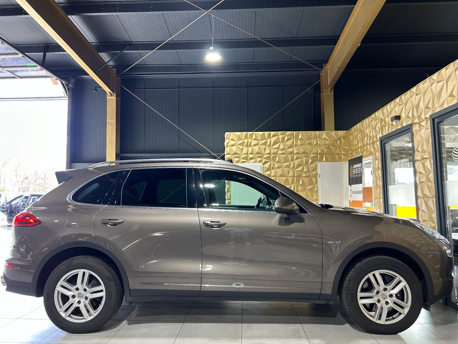 Fahrzeugabbildung Porsche Cayenne Diesel/PANO/BI-XENON/SITZBELÜFTUNG/4XSHZ